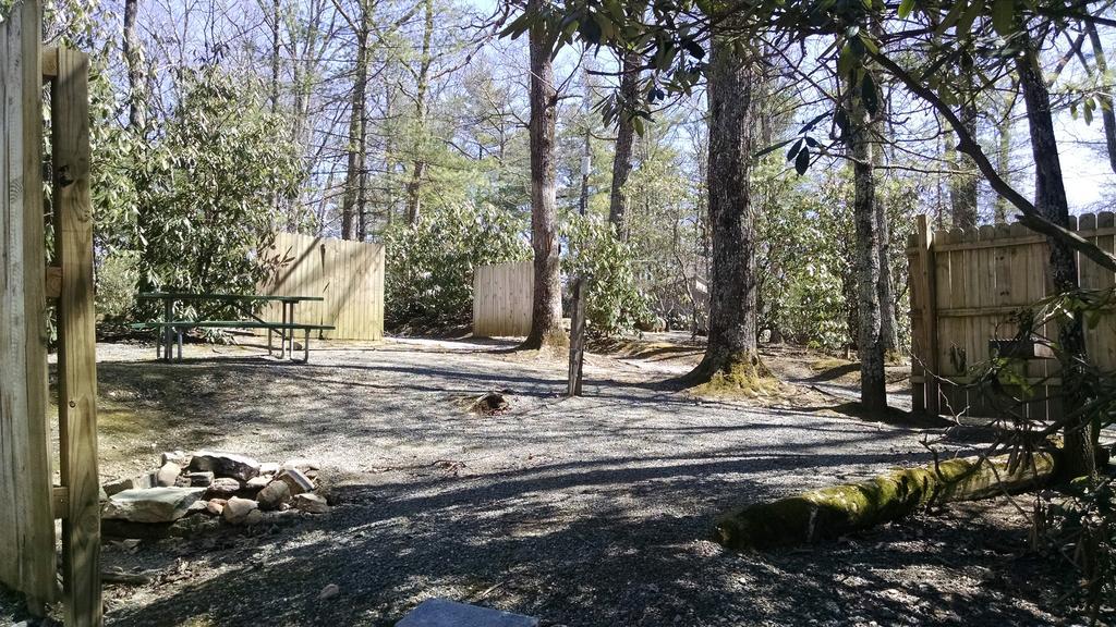 Linville Falls Campground, Rv Park, And Cabins מראה חיצוני תמונה