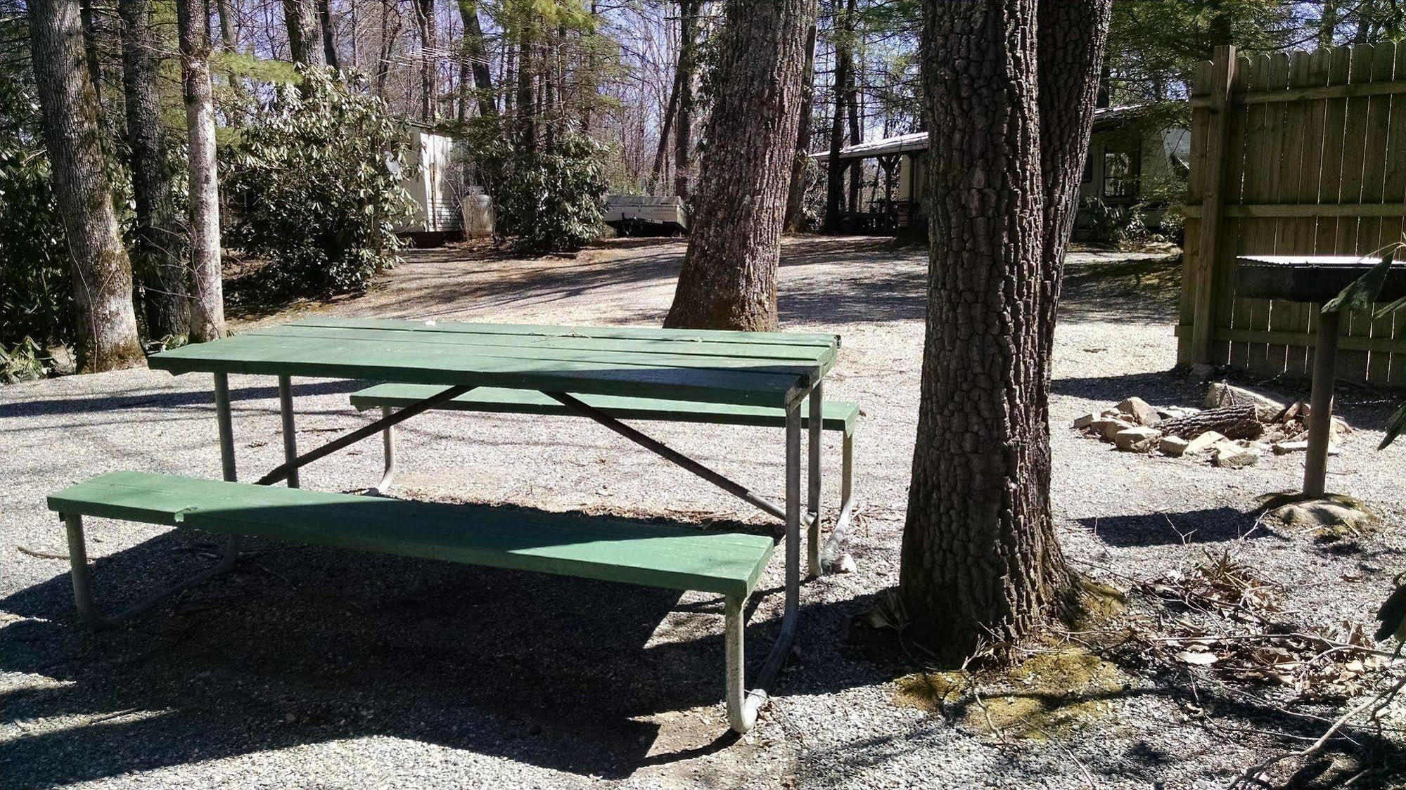 Linville Falls Campground, Rv Park, And Cabins מראה חיצוני תמונה